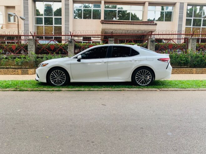 Toyota Camry SE 2020