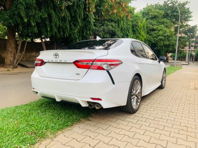 Toyota Camry SE 2020