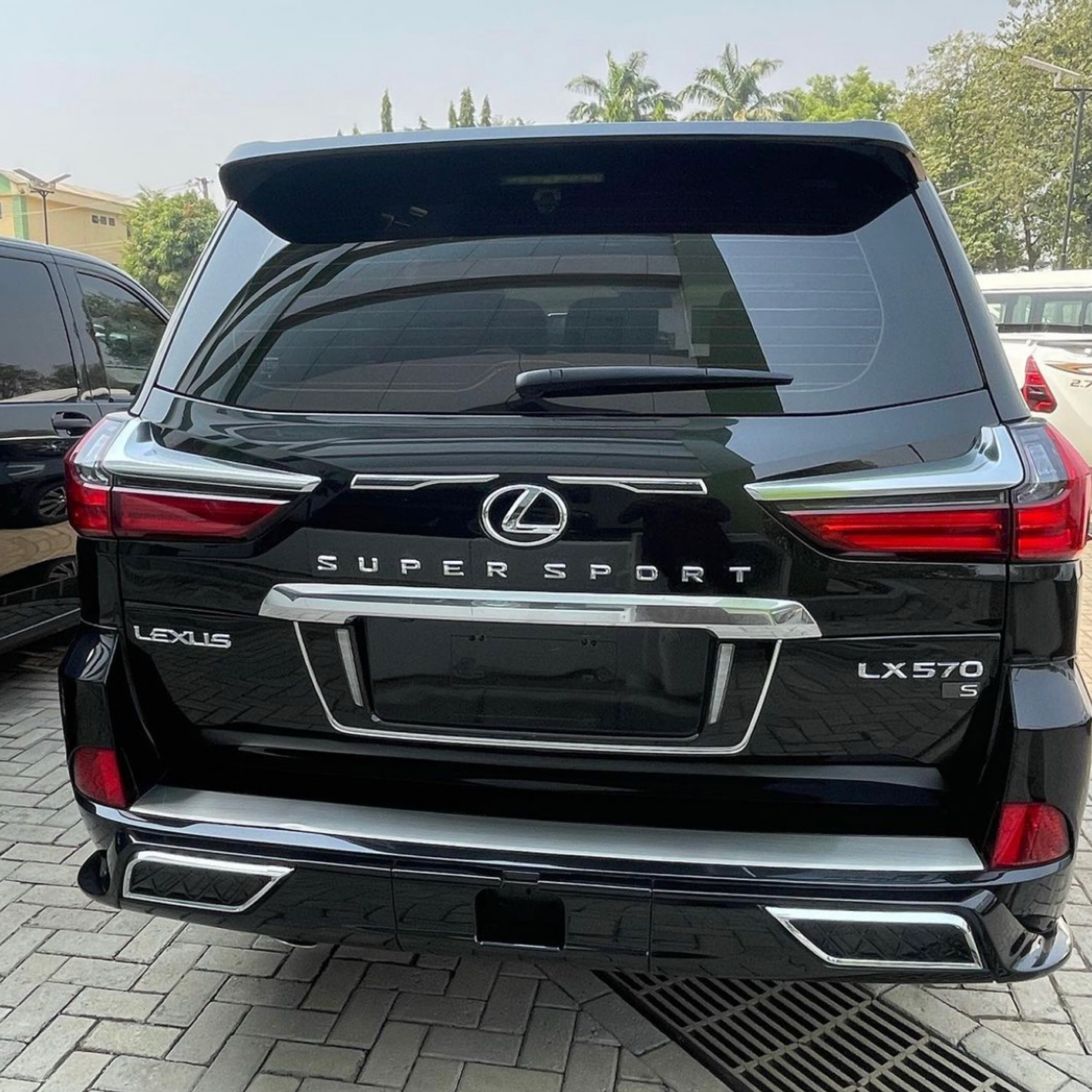 Lexus LX 570 2021 model