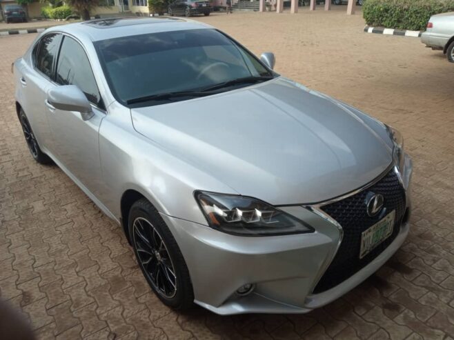 Lexus is250 2010