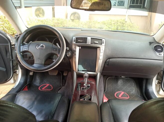 Lexus is250 2010