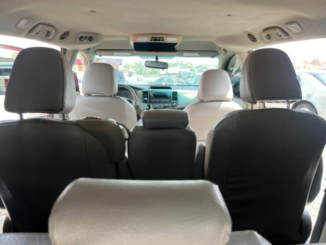 Toyota Sienna 2011