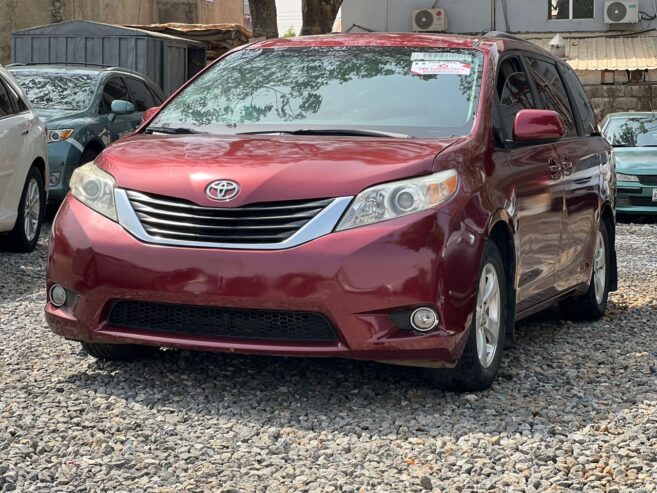 Toyota Sienna 2011