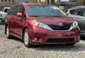 Toyota Sienna 2011