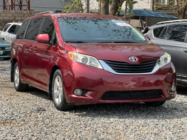 Toyota Sienna 2011