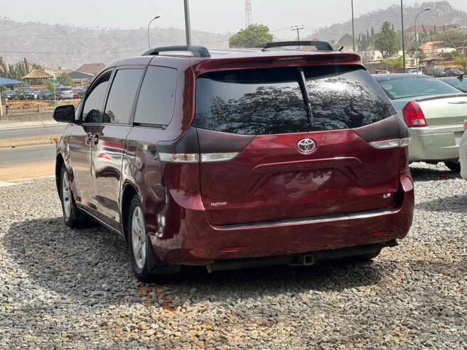 Toyota Sienna 2011