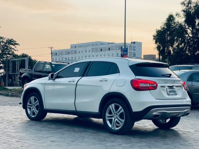 Mercedes Benz GLA250