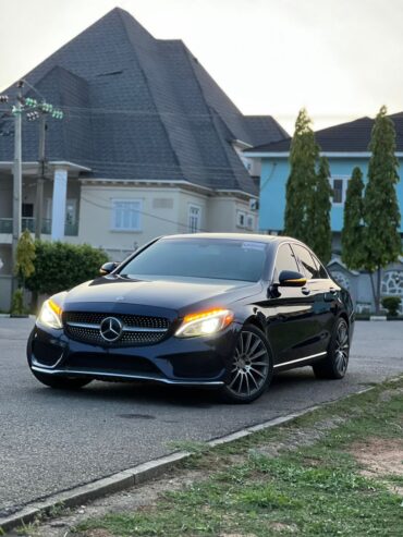 Mercedes Benz C300 2015