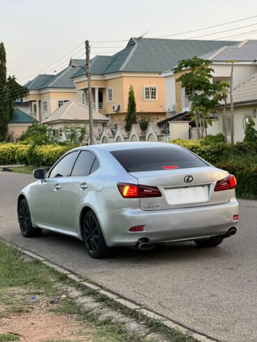 Lexus is250