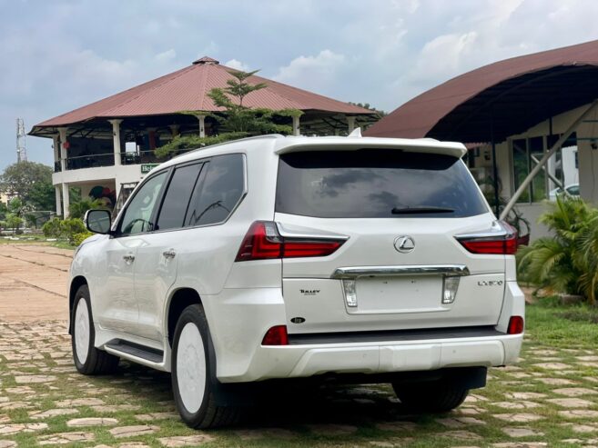 Lexus LX570 2016